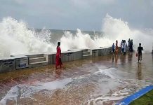 শক্তিক্ষয় হয়ে রাতেই আছড়ে পড়ল ফণী, গোটা বাংলা জুড়ে রেড আলার্ট জারি/The News বাংলা