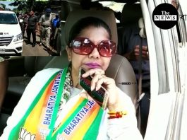 ফের আটকাল ভারতীর গাড়ি, মহিলা পুলিশের শ্লীলতাহানি বিজেপি কর্মীদের ফের ভারতী ঘোষের গাড়ি আটকাল পুলিশ/The News বাংলা
